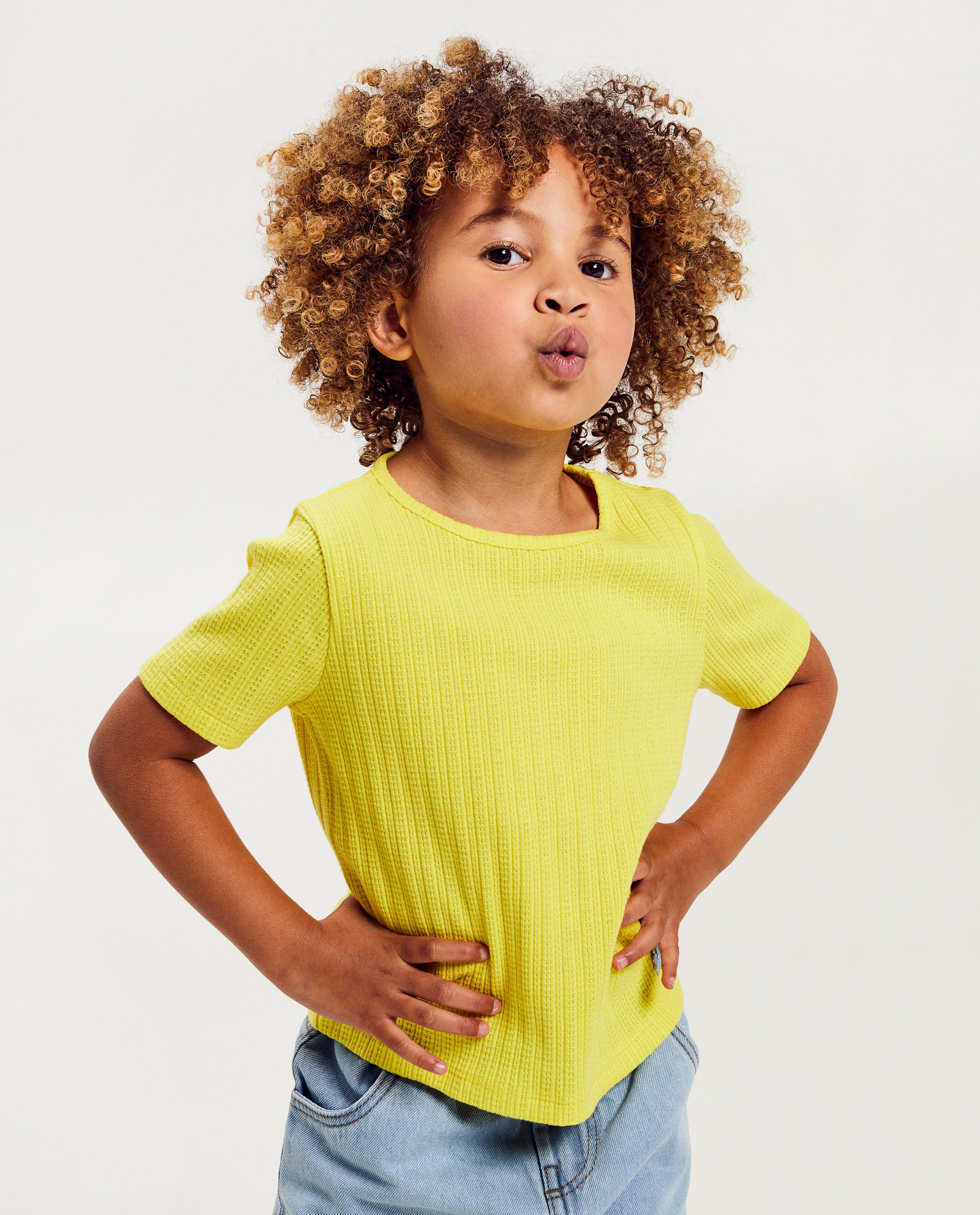 Tricou Milla Star cu broderie galbenă