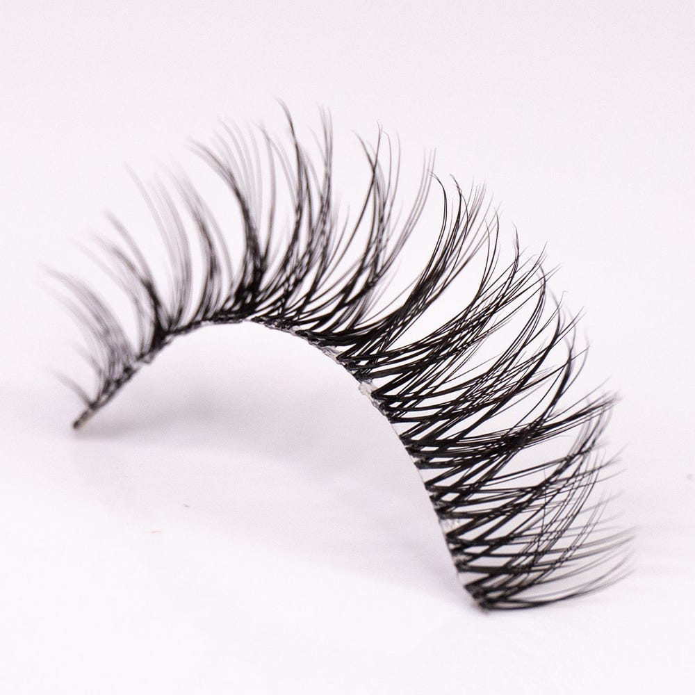 NICLAY by Florian Ferino Wimpernkranz Look 4