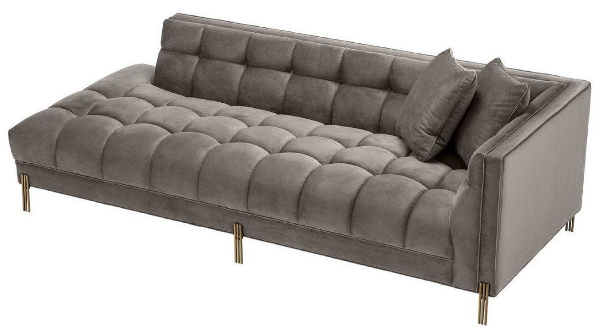 Casa Padrino Loungesofa Luxus Lounge Sofa Grau - Greige / Messingfarben 223 x 95 x H. 68 cm - Rechtsseitiges Wohnzimmer Sofa mit edlem Samtsoff und 2 Kissen