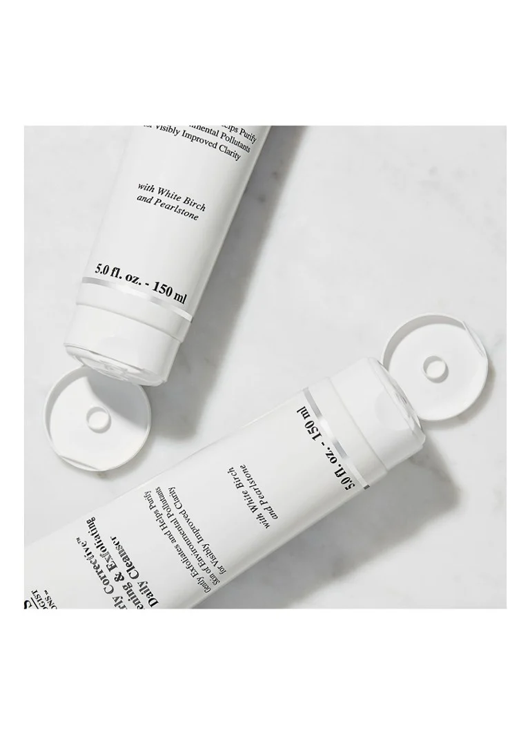 Kiehl's Clearly Corrective Brightening & Exfoliating Daily Cleanser - izgaismojošs skrubis