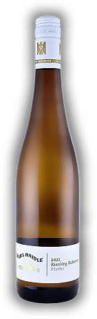 Karl Haidle, Pfeffer Riesling Kabinett, VDP. Gutswein, feinherb, 2022, Württemberg  Karl Haidle, Pfeffer Riesling Kabinett, VDP. Gutswein, feinherb, 2022, Württemberg  Ein fruchtig, feinherber Klassiker. Jahrgang 2022 - 0,75	 Liter - Vol 10,5%