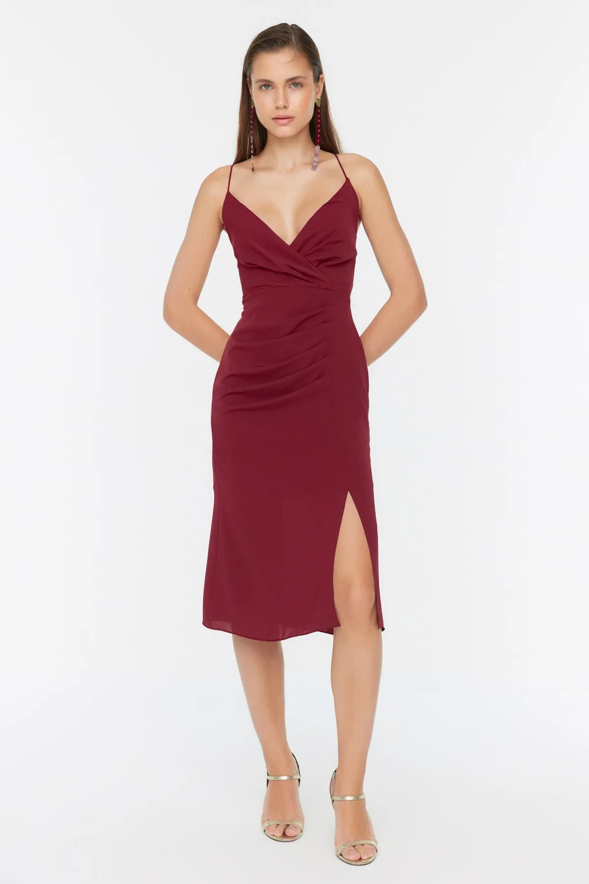 Trendyol Collection  Burgunderrotes, detailliertes, elegantes Abendkleid TPRSS22EL2292
