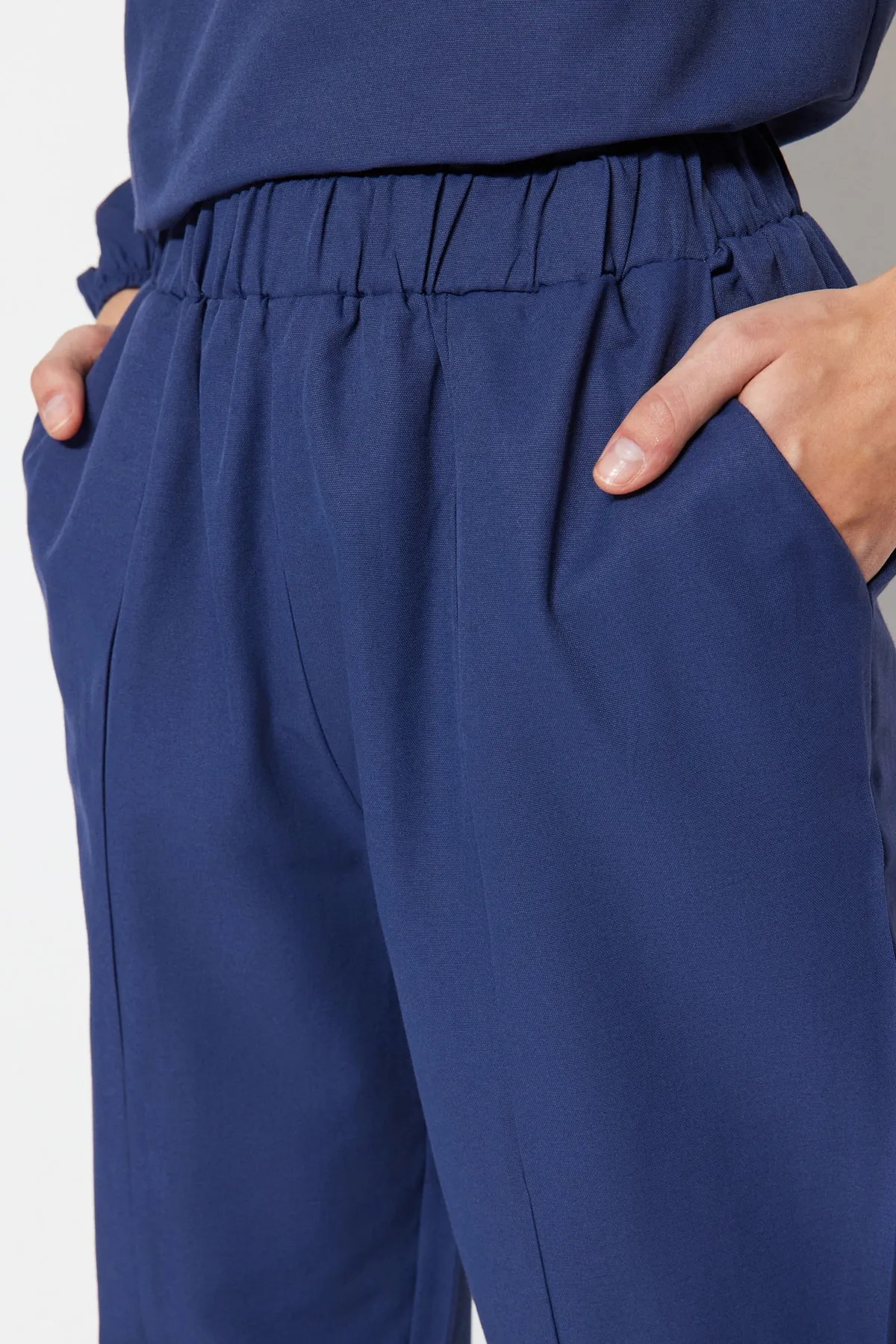Trendyol Modest  Marineblaues Tunika-Hosen-Set im Denim-Look TCTSS23US00058