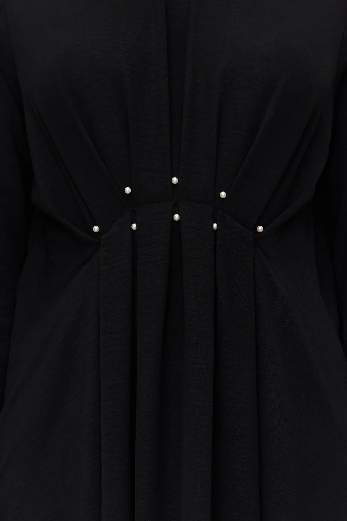 Trendyol Modest  Schwarzes, mit Perlen besetztes Aerobin-Webkleid TCTSS24EB00030