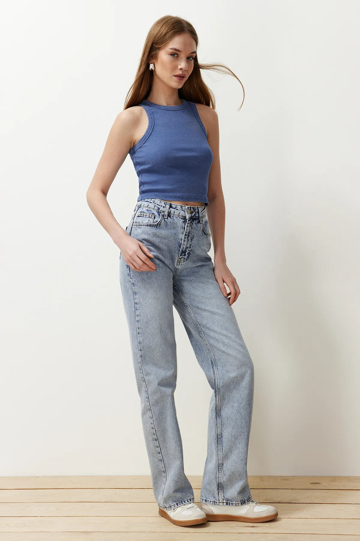 Trendyol Collection  Blaue Jeans mit hoher Taille und weitem Bein TWOAW22JE0249