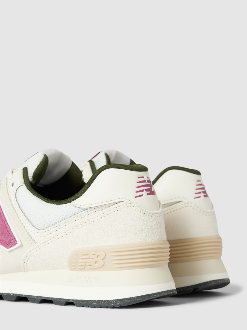 Sneaker mit Label-Detail in beige