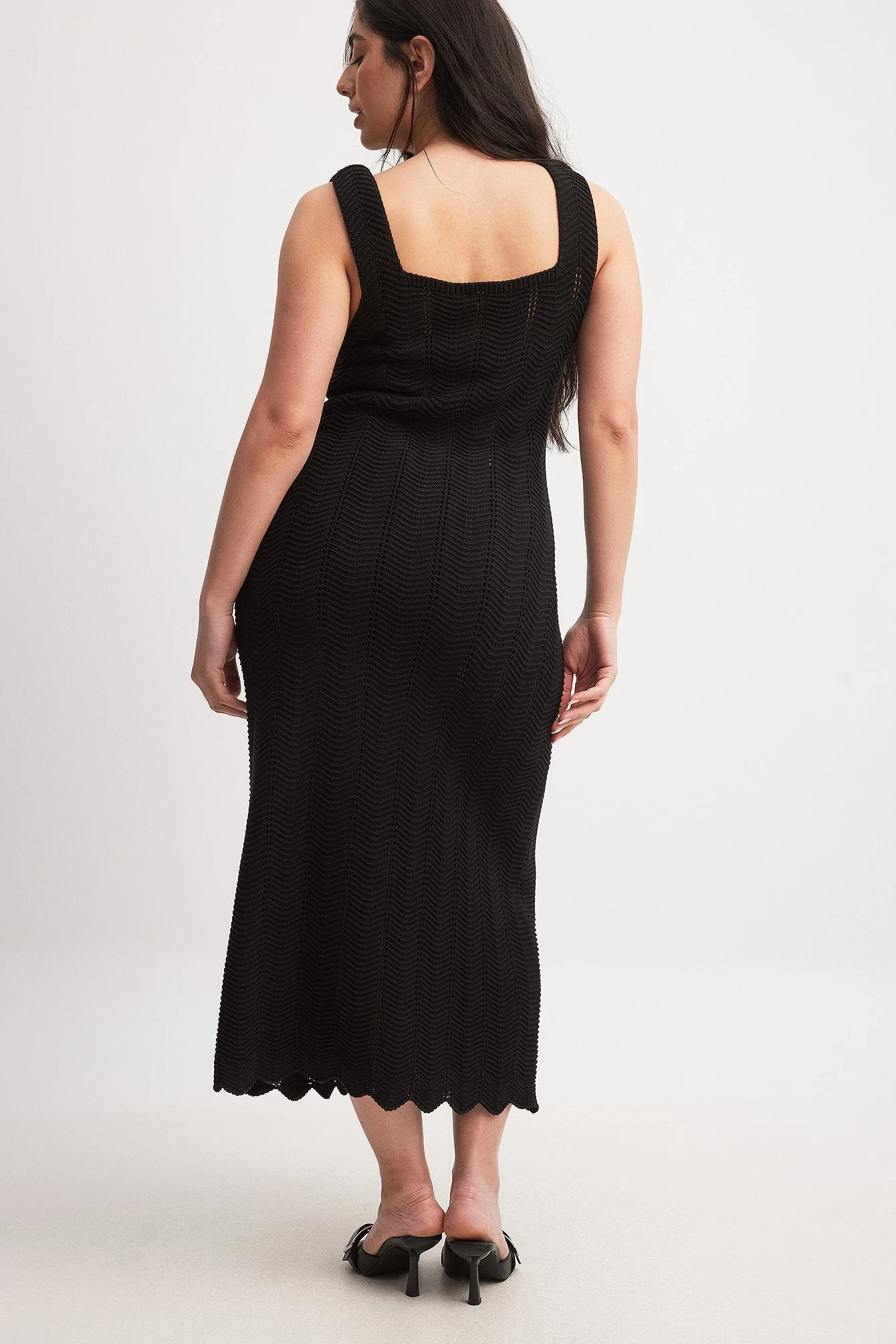 Fließendes Strick-Midikleid