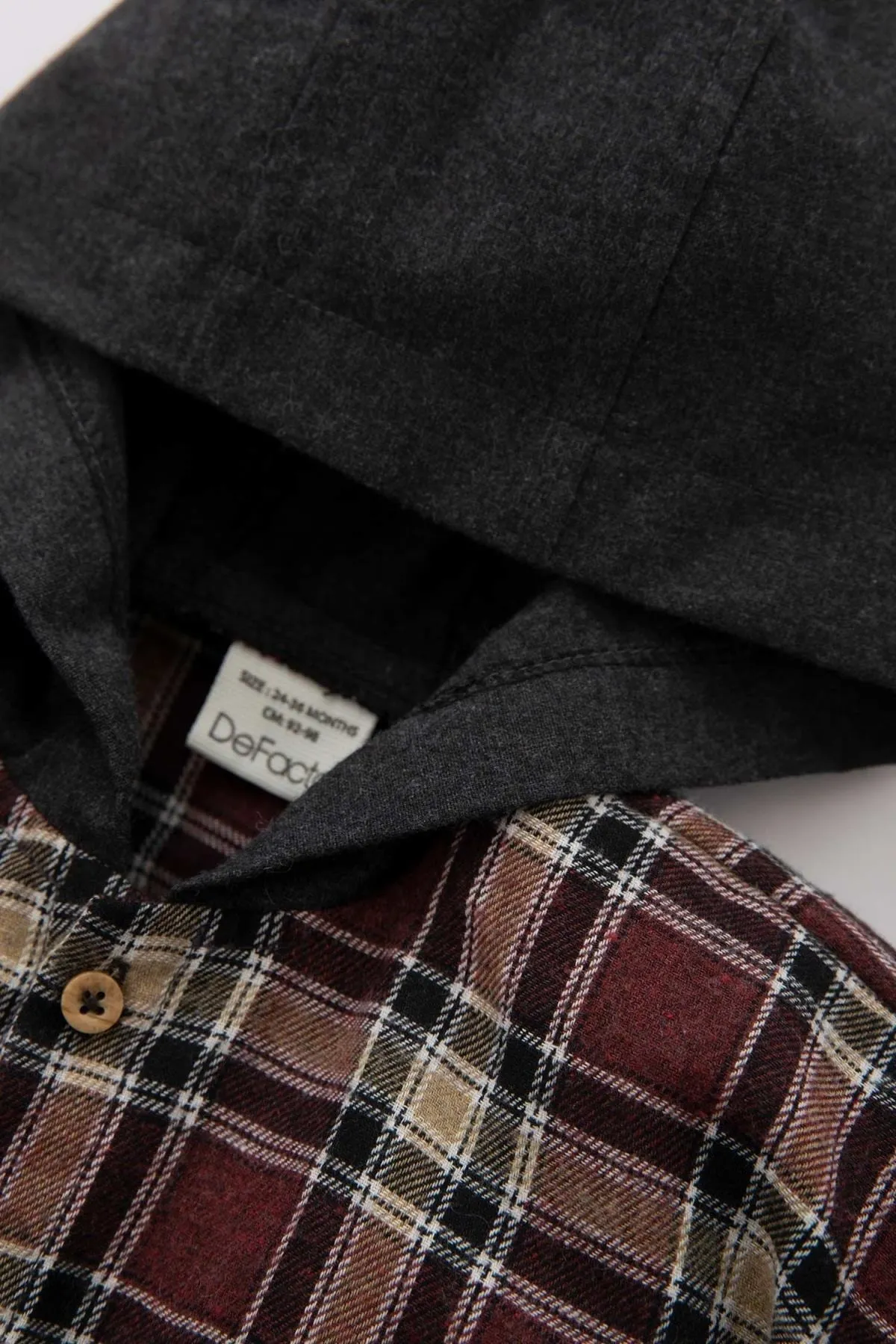 DeFacto  Zweiteiliges Flanell-Set mit kariertem Langarmshirt und Kapuze für Babys (Jungen).