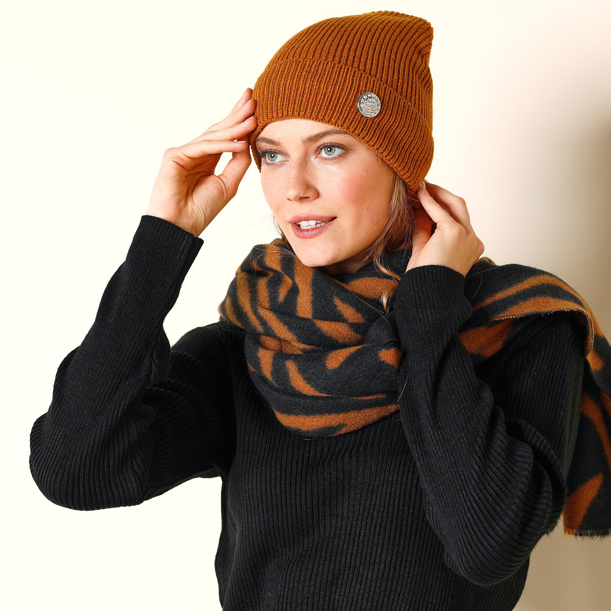 Bonnet bouton bijou