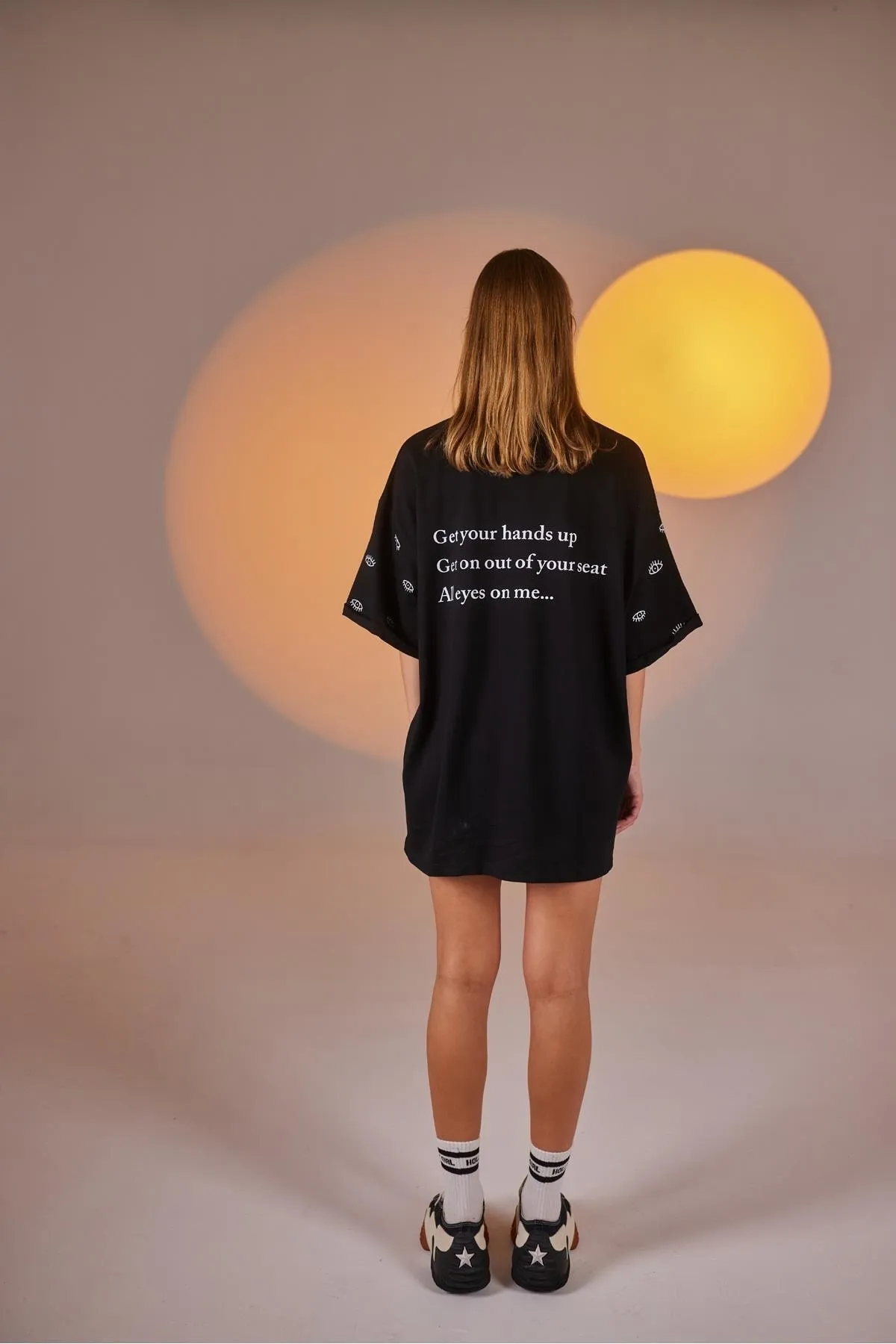 HOLLY LOLLY  Eye bedrucktes Oversize-Eye-T-Shirt-Biker-Strumpfhosen-Set in Schwarz