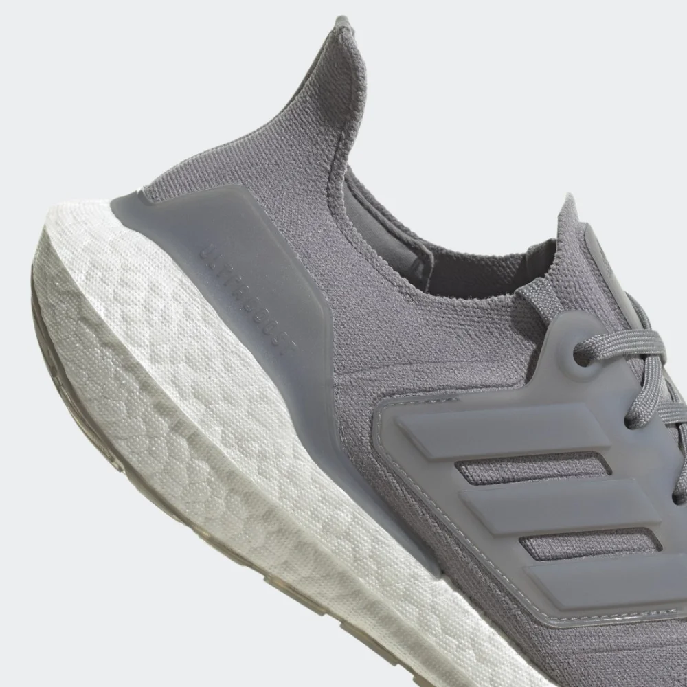 adidas Ultraboost 22 GX5460 / grau