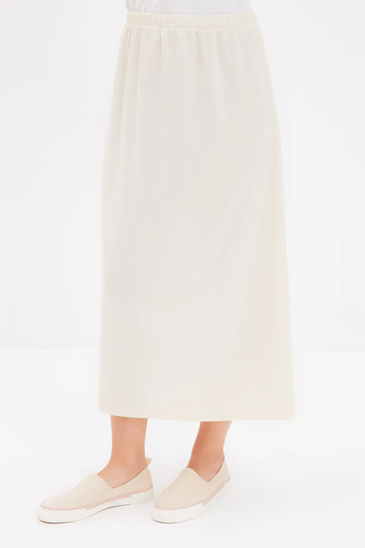 Trendyol Modest  Hautfarbener Rock mit Strickfutter TCTAW22EE0018