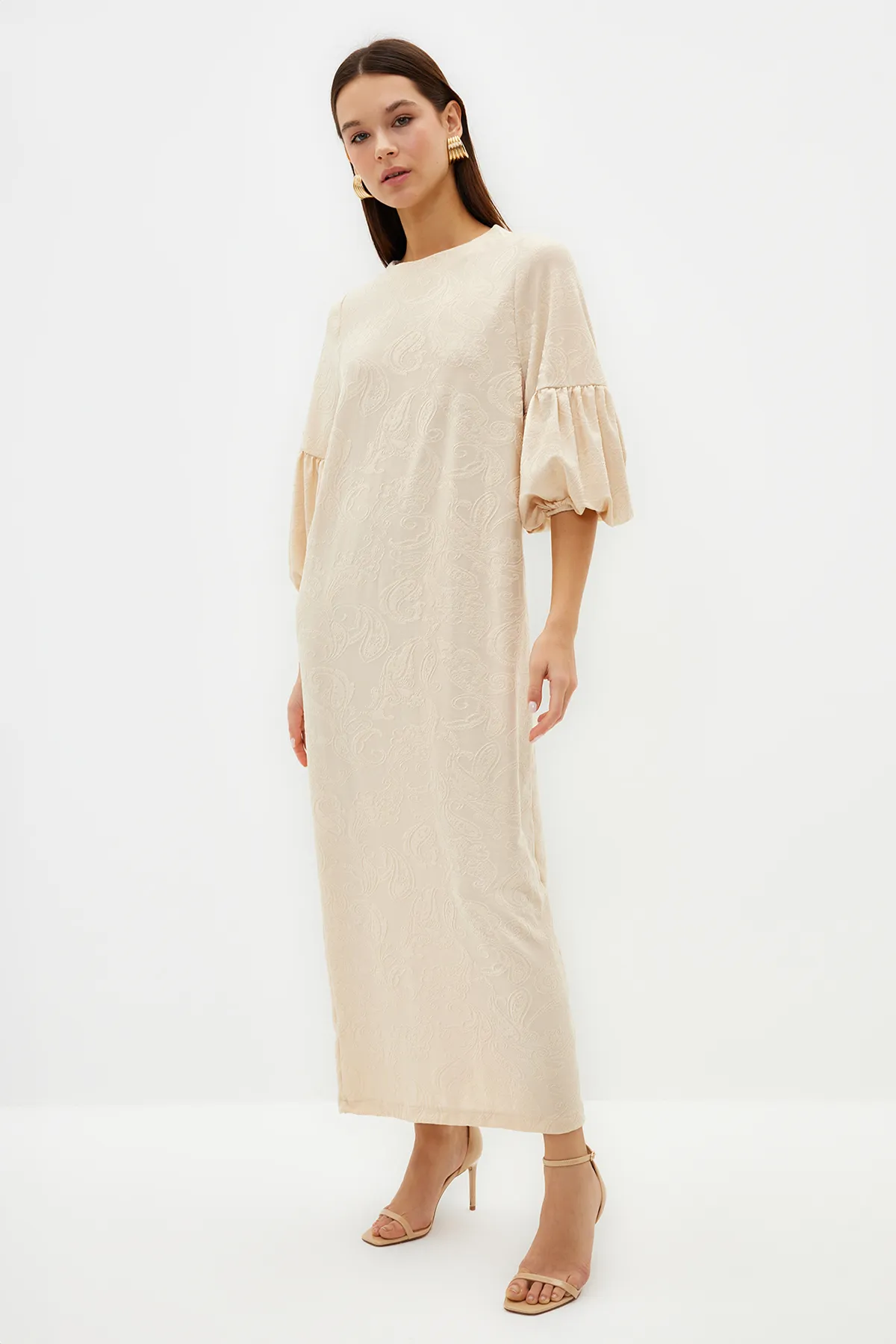 Trendyol Modest  Kleid mit Ballonärmeln und Blumenmuster in Steinprägung TCTSS24DB00012