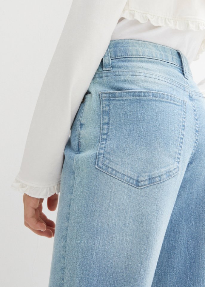 Ausgestellte Mädchen Jeanshose