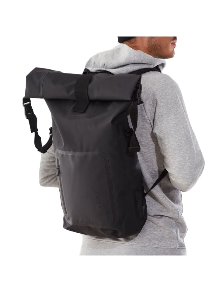 YEAZ STOCKHOLM Wasserfester Rucksack schwarzes Logo in schwarz günstig kaufen