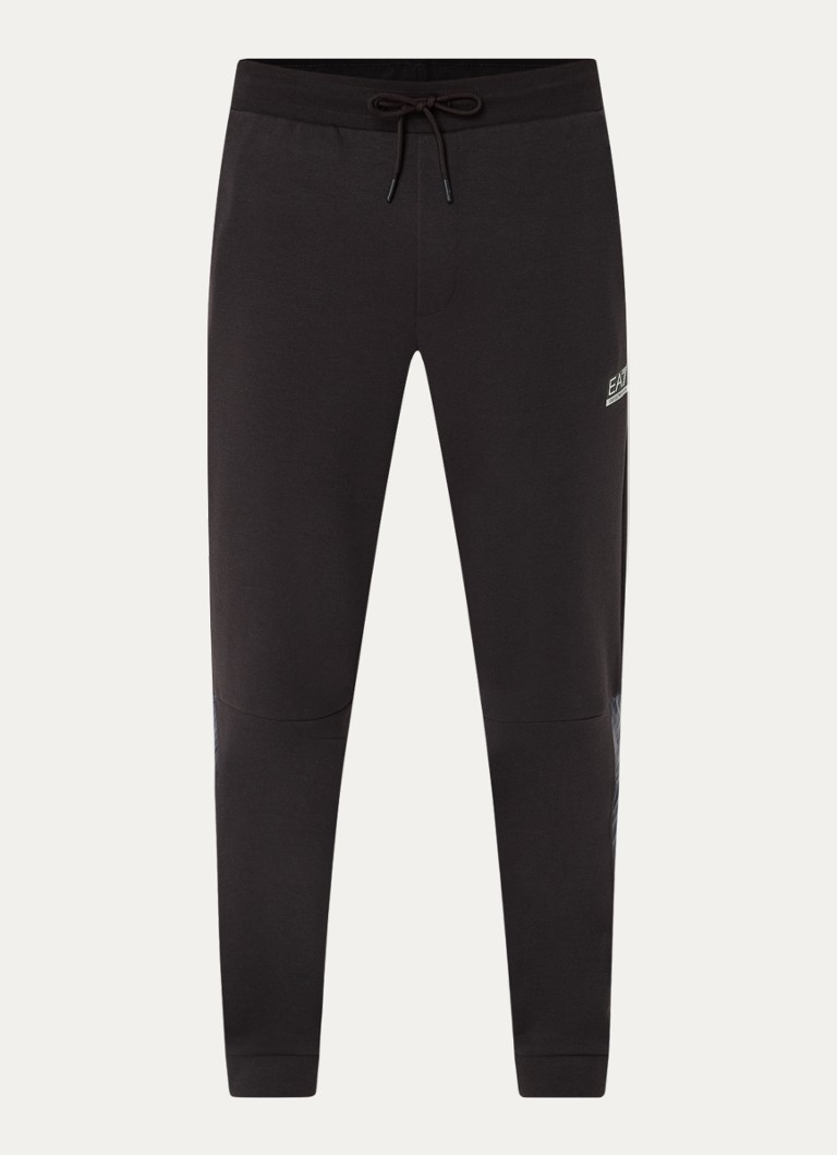 Pantaloni de trening slim fit de la Emporio Armani, cu buzunare laterale și logo.