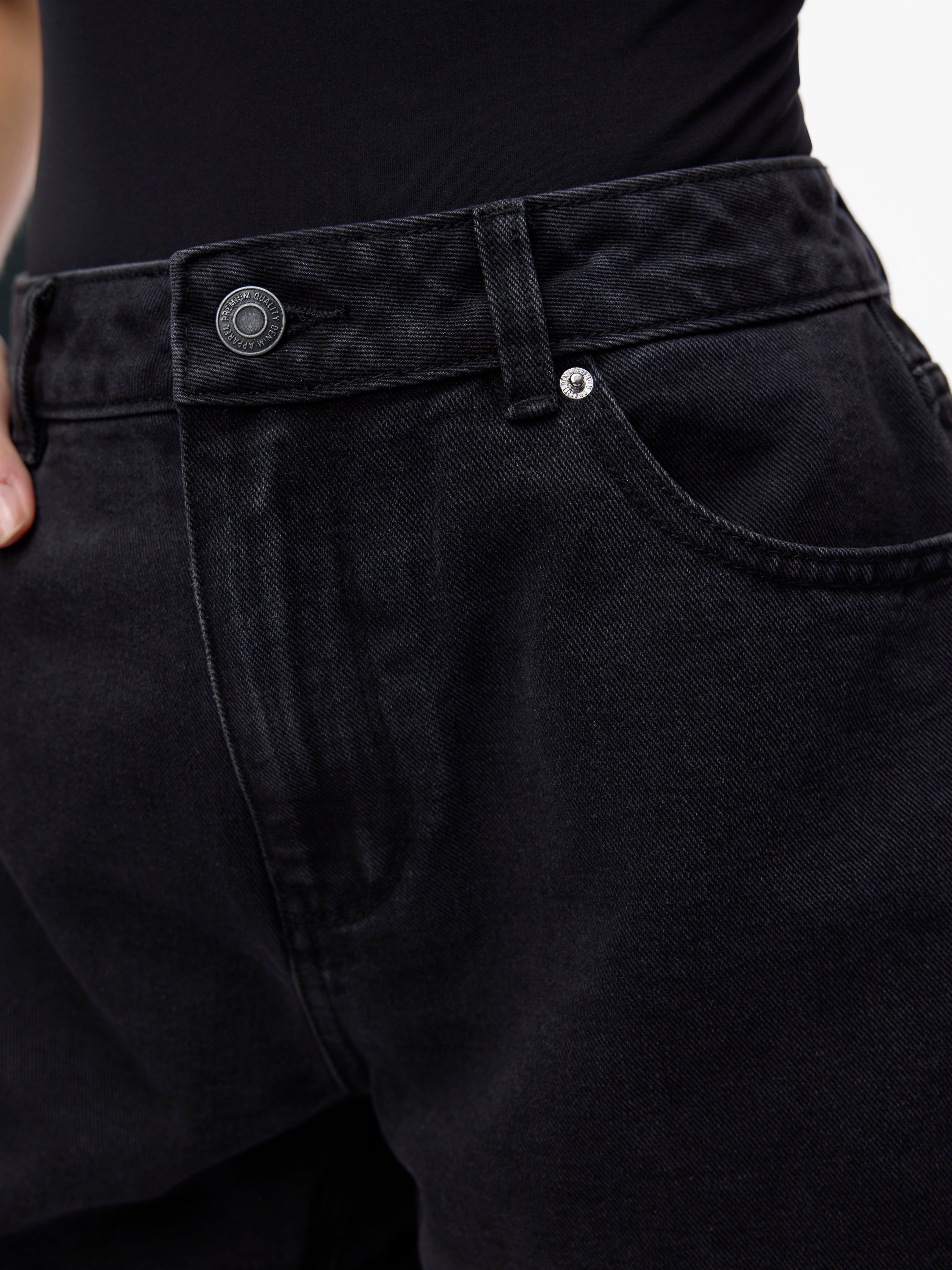 VMZURI Shorts