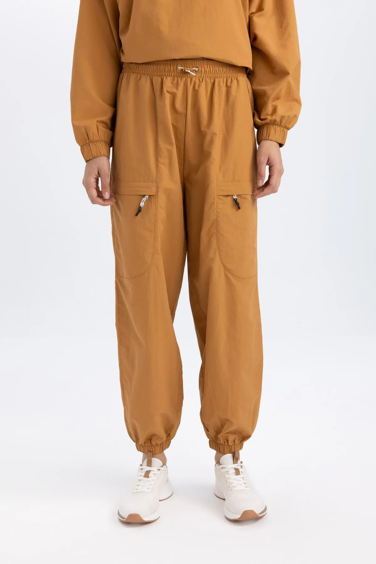 DeFacto  DeFactoFit Jogginghose mit lockerer Passform und zwei Taschen, Jogger-Bein, Standardgröße, B4214AX24SP
