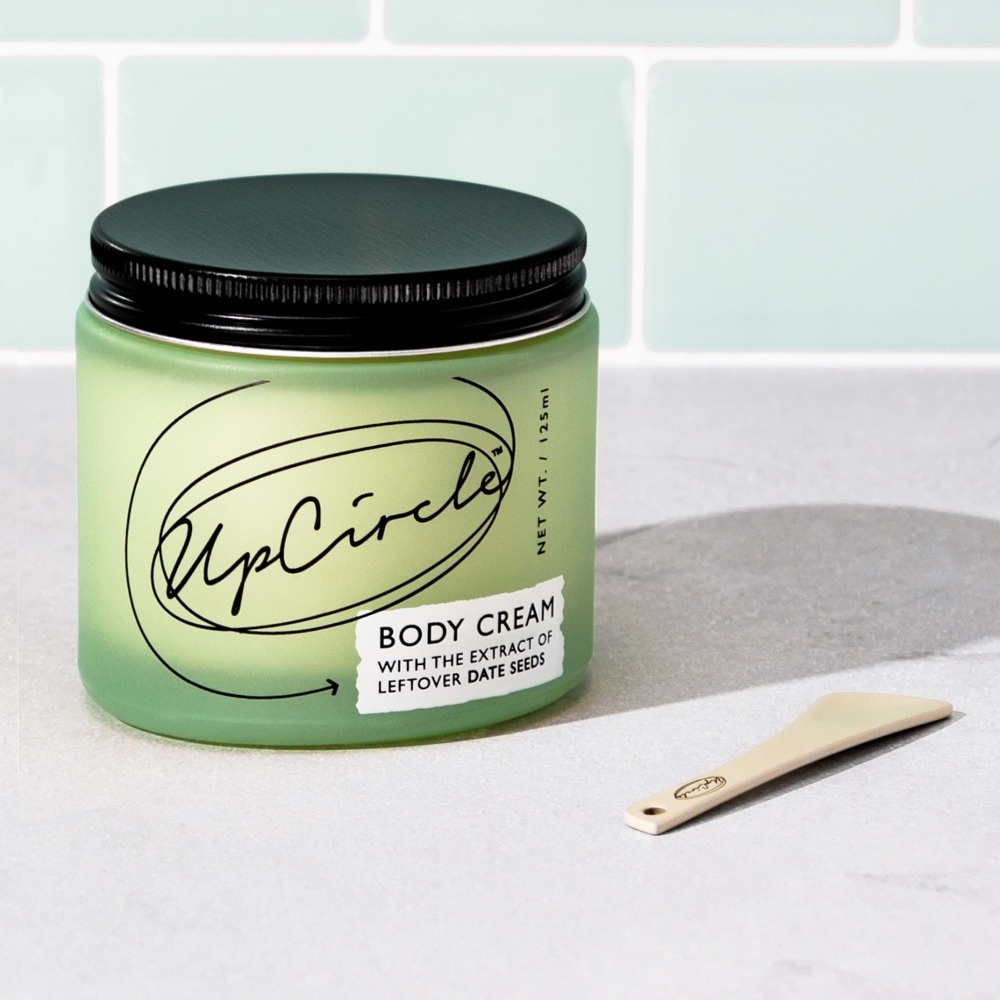 upcircle Care: Body Cream with Date Seeds Care: Soin Corps