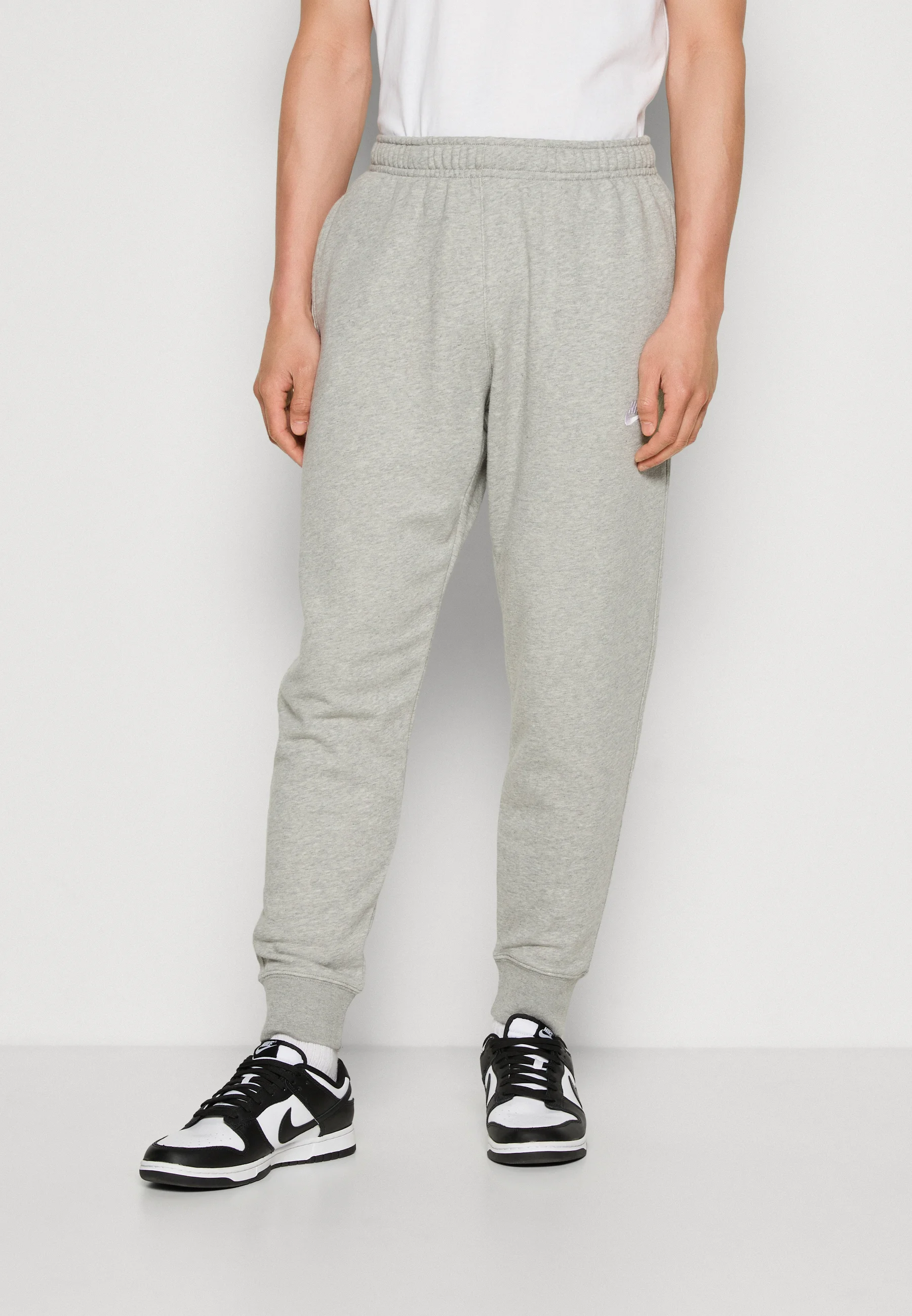 Nike Sportswear CLUB JGGR FT - Pantalones de chándal