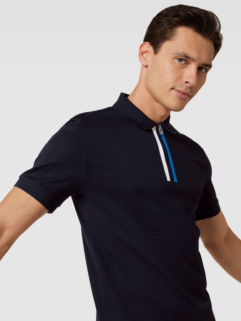 Slim Fit Poloshirt mit Kontrastsreifen in marineblau