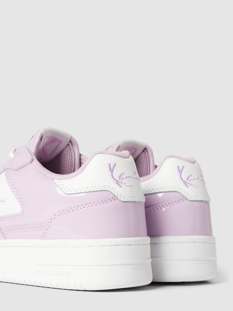 Sneaker mit Kontrastbesatz in weiss