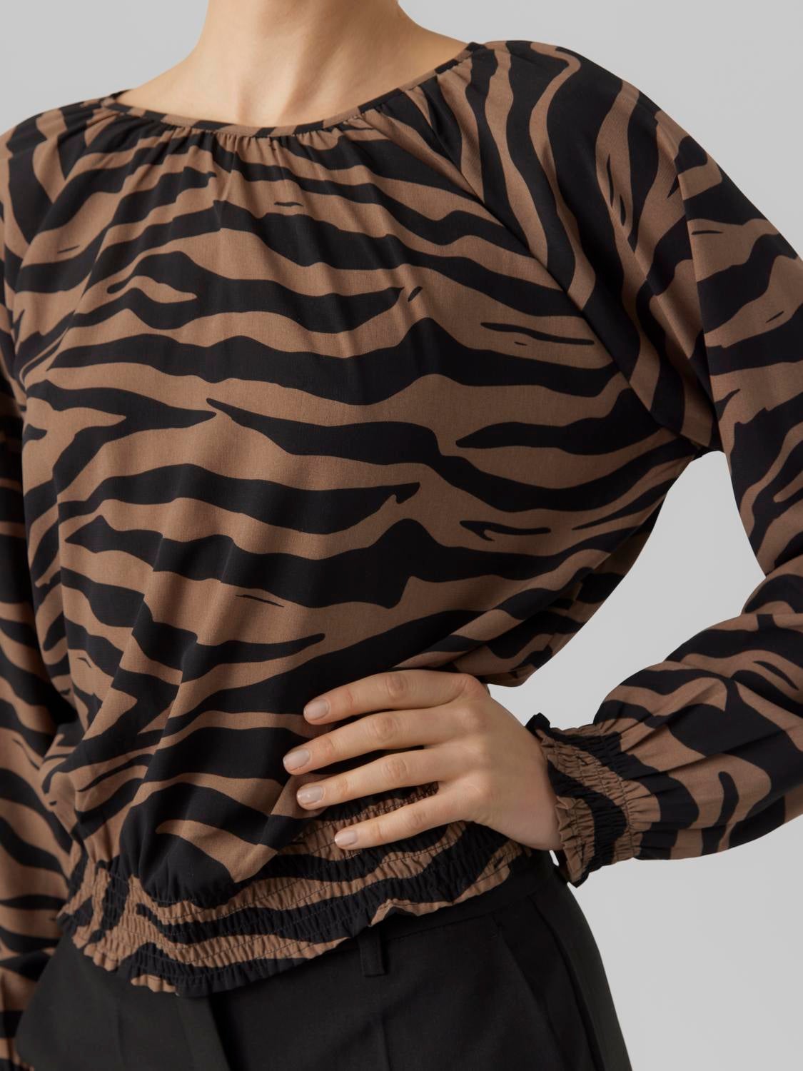 VMSHILAH Top