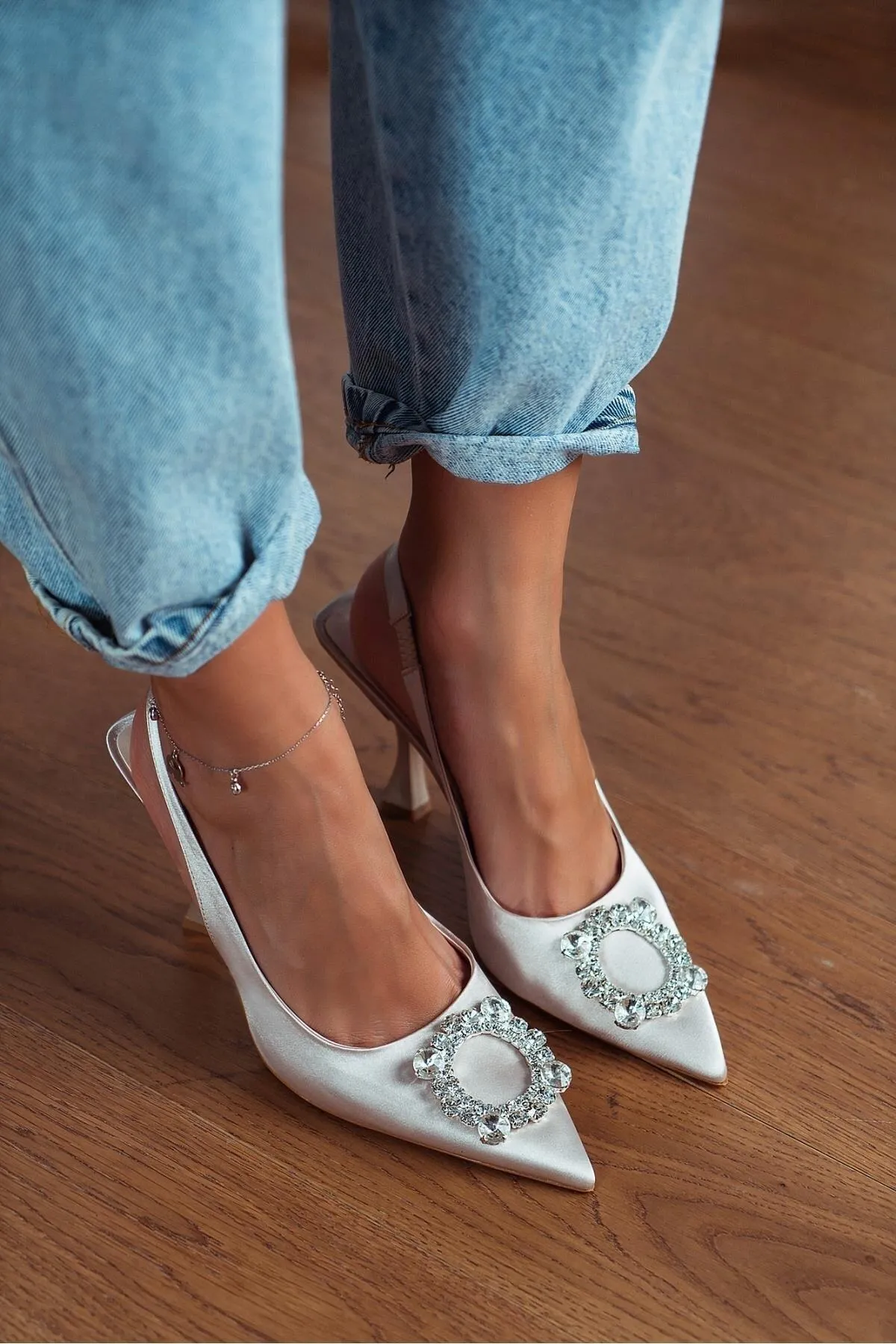 NİŞANTAŞI SHOES  Amara Beige Satin Stone Detaillierte Damenschuhe mit Absatz