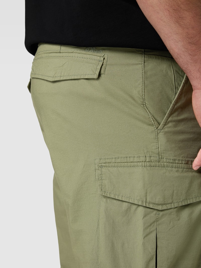 PLUS SIZE Caprihose mit Cargotaschen Modell 'Detroit' in olivgrün