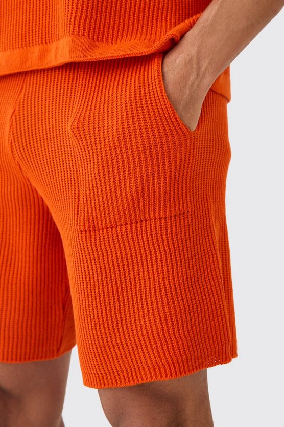 Lockere mittellange gerippte Strick-Shorts
