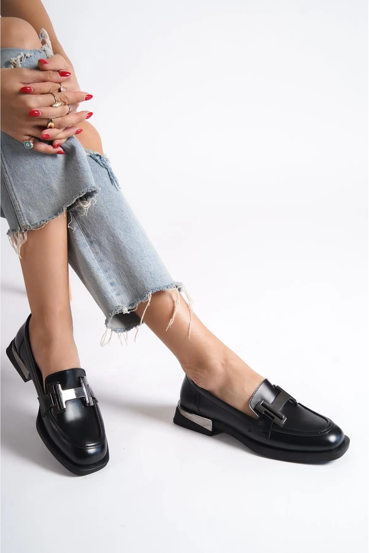 Capone Outfitters  Capone Blunt Toe Damen-Loafer mit H-Schnalle