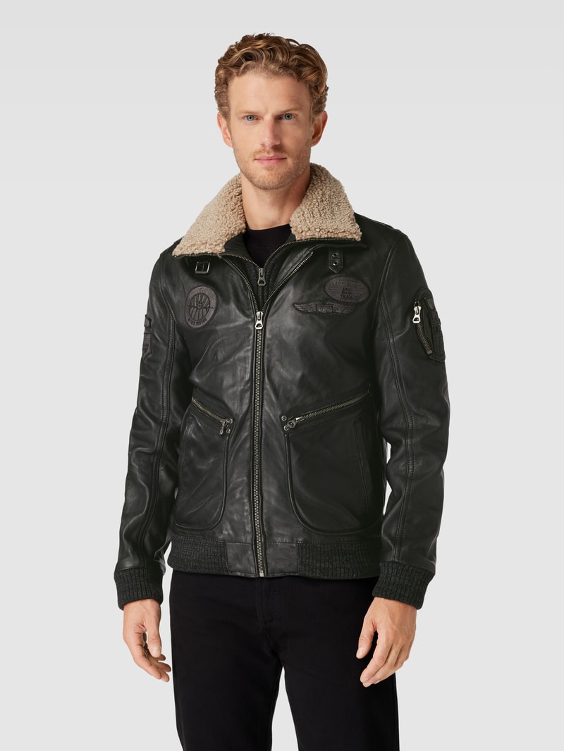 Jacke mit Label-Patch in schwarz