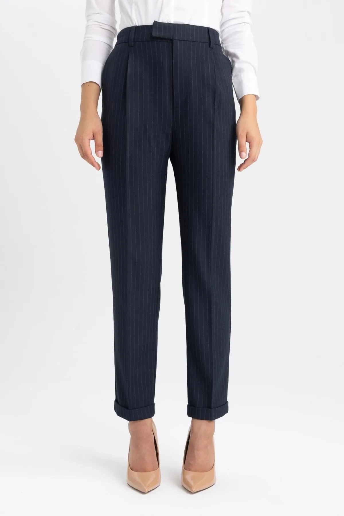 DeFacto  Tapered Fit Hose mit hoher Taille und doppeltem Bein und Taschen B3061ax23au