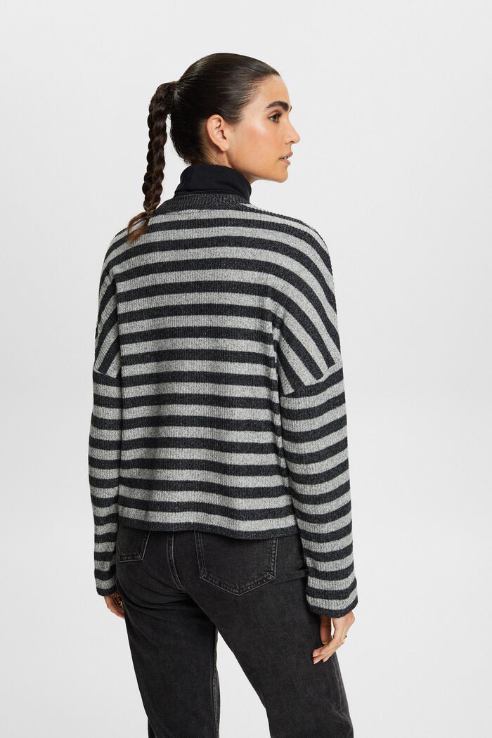 Gestreifter Pullover