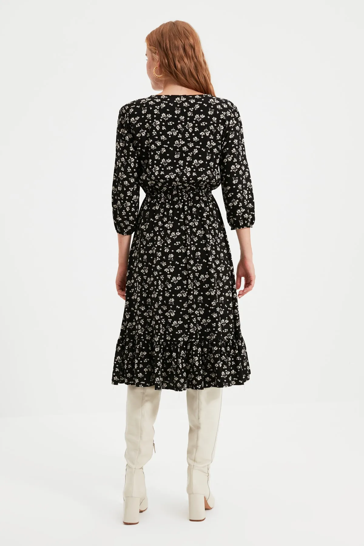 Trendyol Collection  Schwarzes, geblümtes, gewebtes Kleid mit Knöpfen TWOSS20EL0577