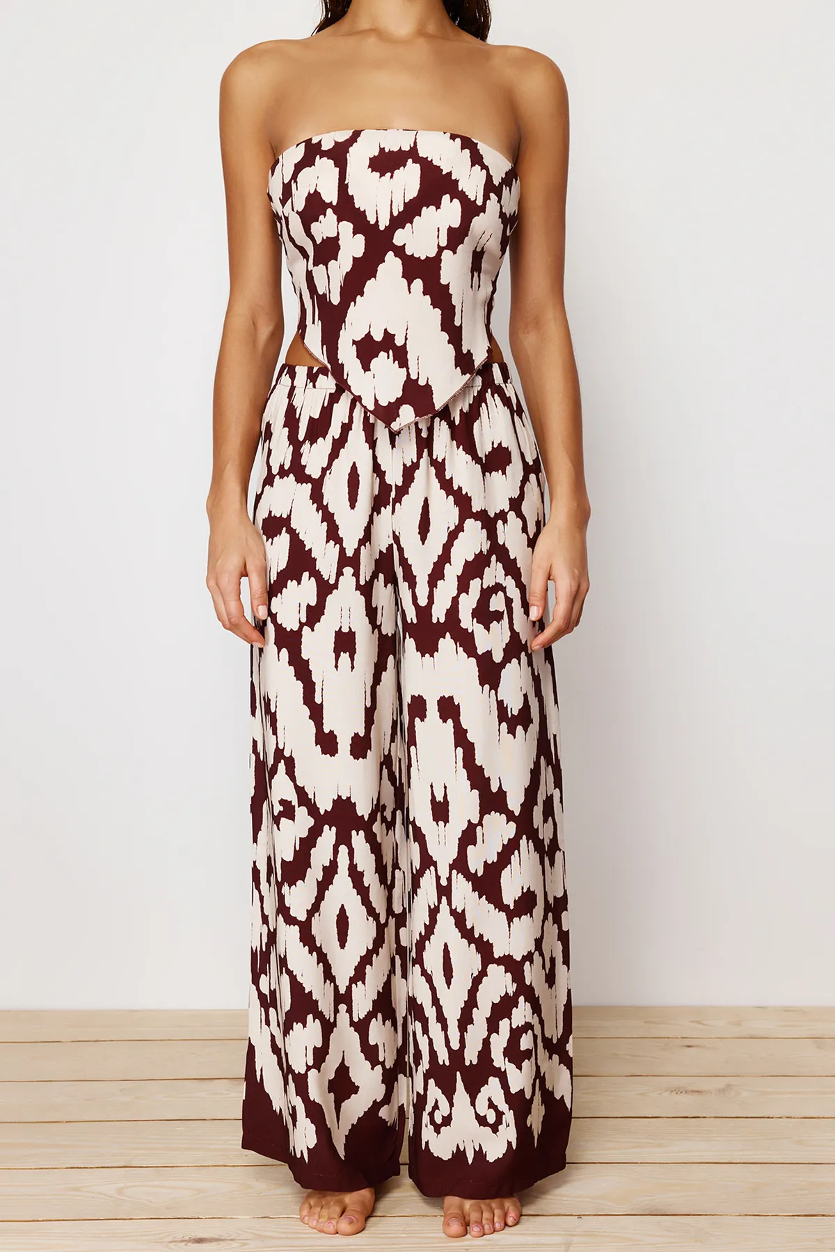 Trendyol Collection  Set aus gewebter Bluse und Hose mit ethnischem Muster TBESS24AU00017