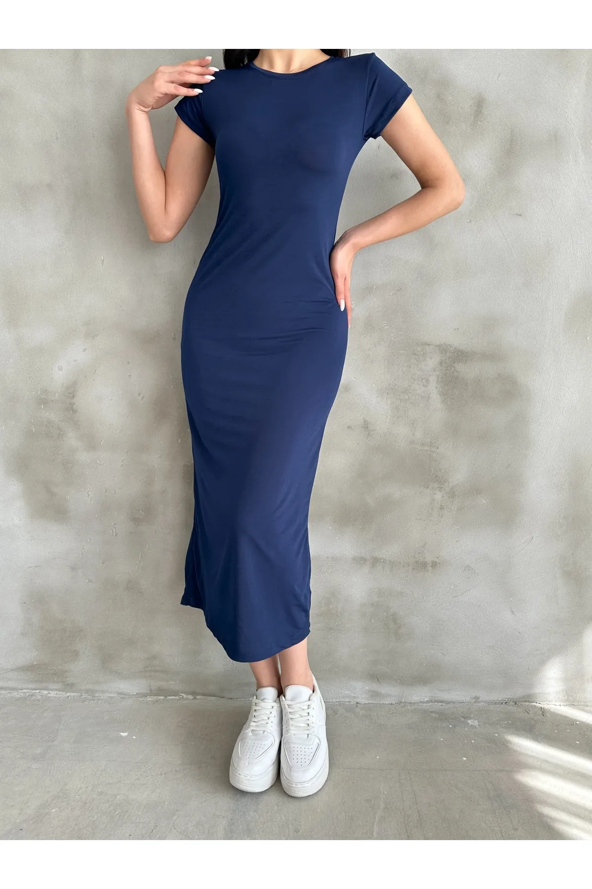 BEJNA  Marineblaues, dehnbares, langes Kleid mit Rundhalsausschnitt für Damen