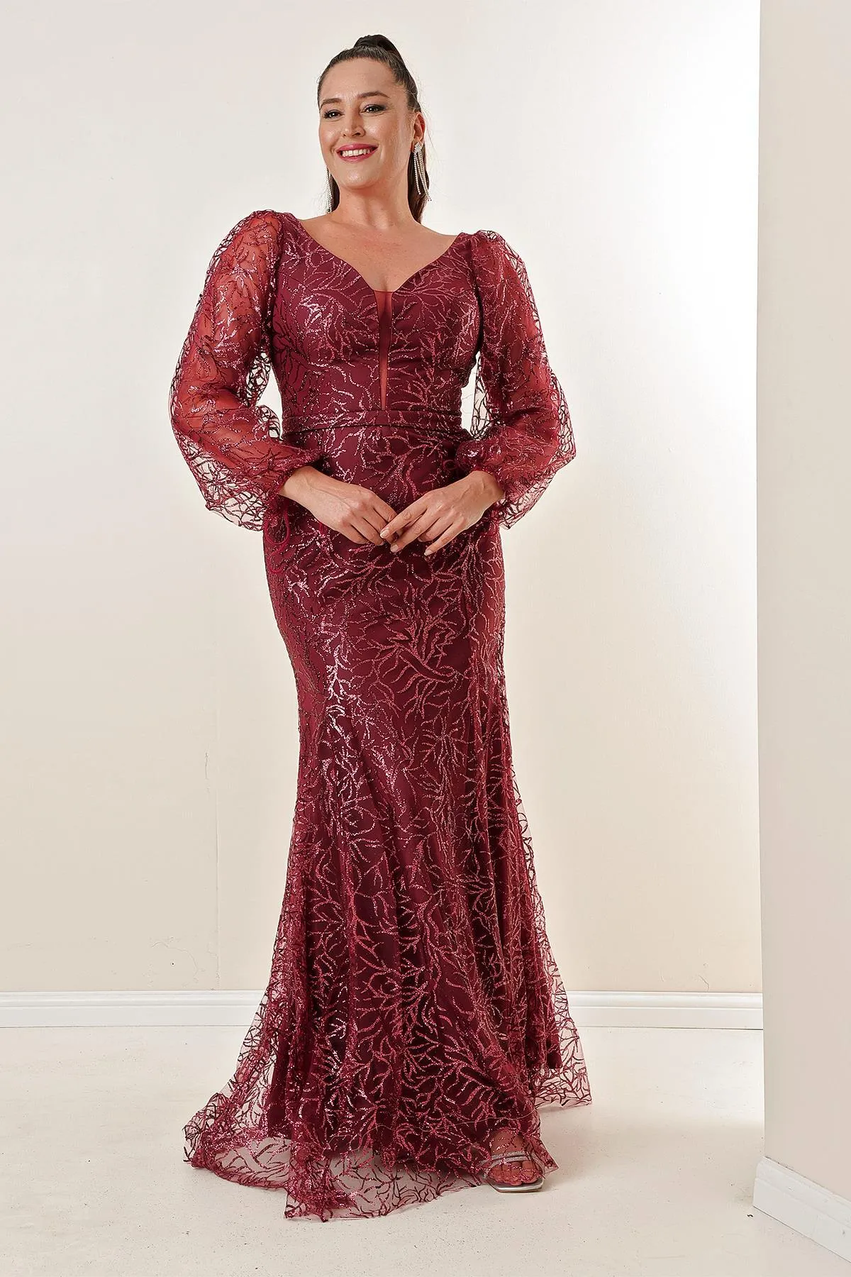 By Saygı  Langes Kleid in Übergröße mit glitzerndem Flockdruck vorne und hinten, V-Ausschnitt