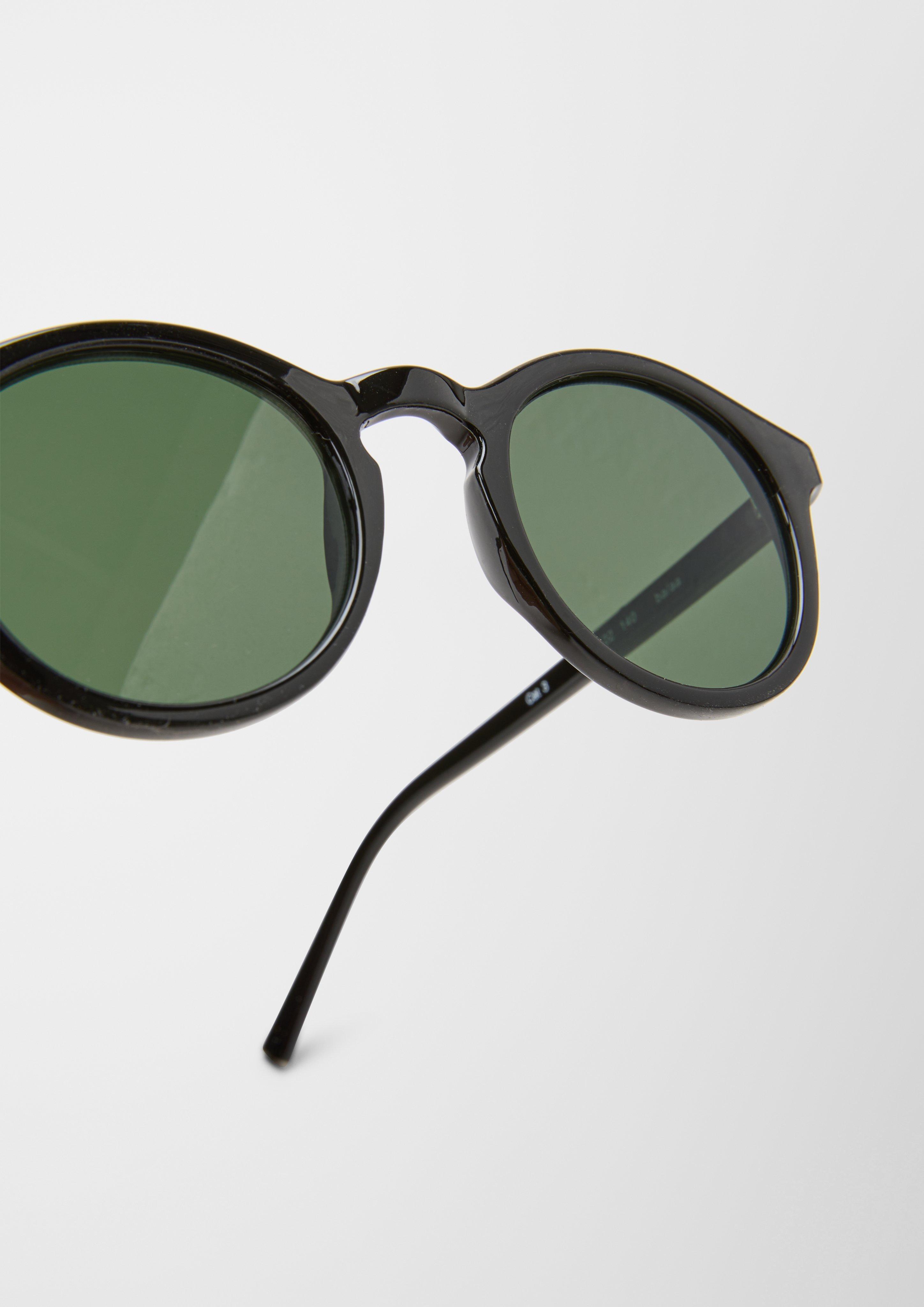 Sonnenbrille mit breiter Fassung  6008465-600
