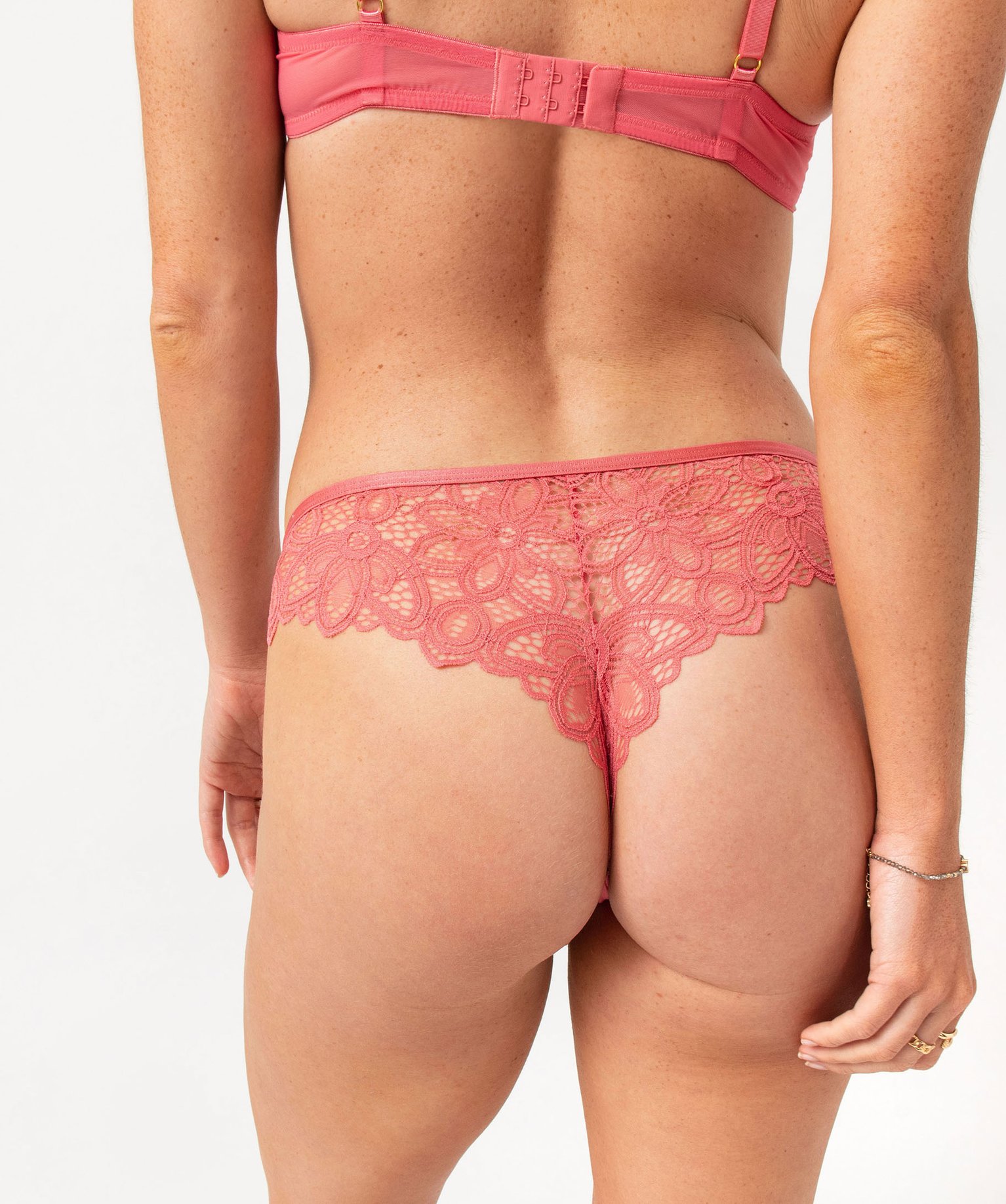 Tanga en dentelle femme rose | GEMO
