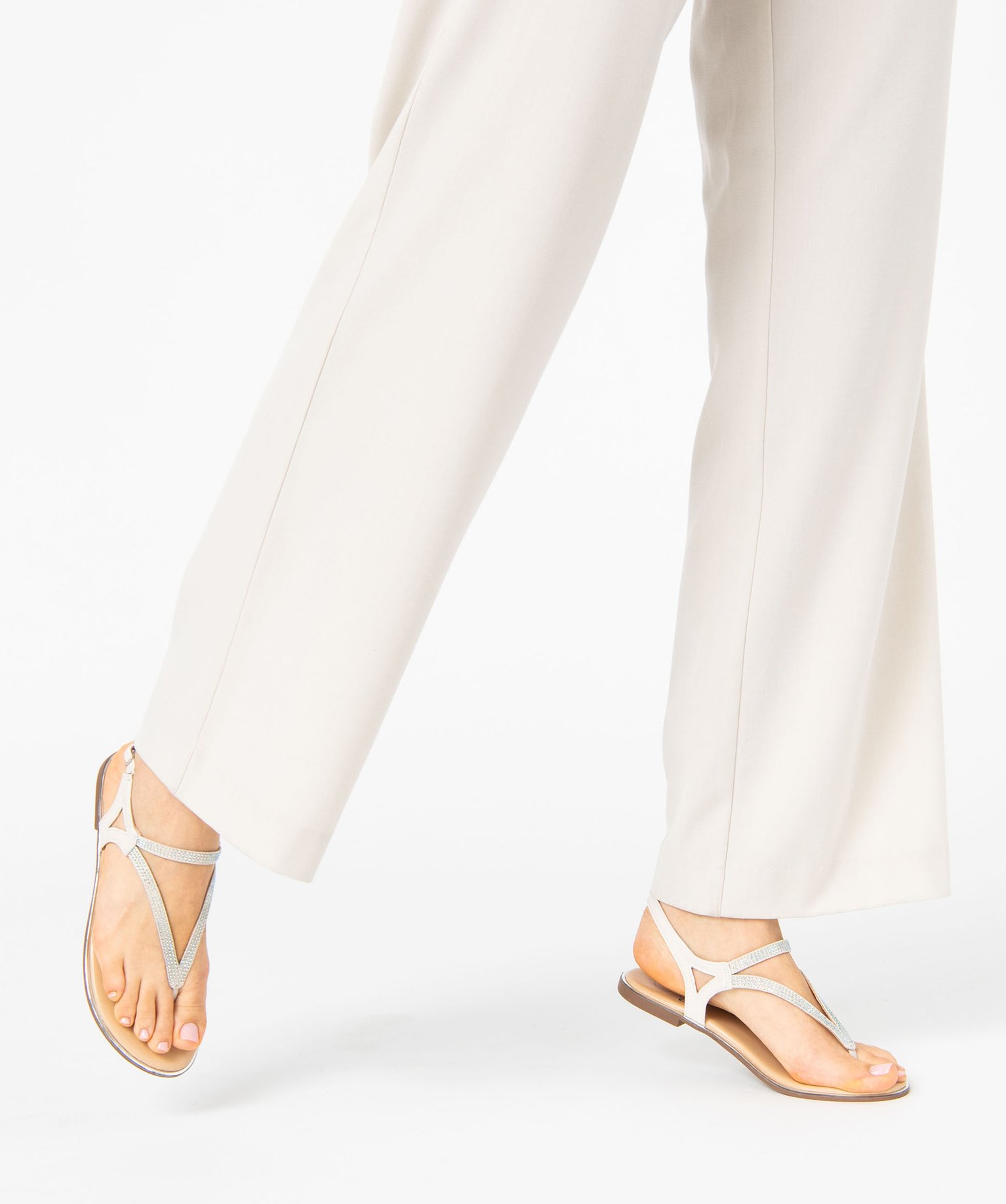 Sandales femme plates à entre-doigts ornées de strass blanc | GEMO