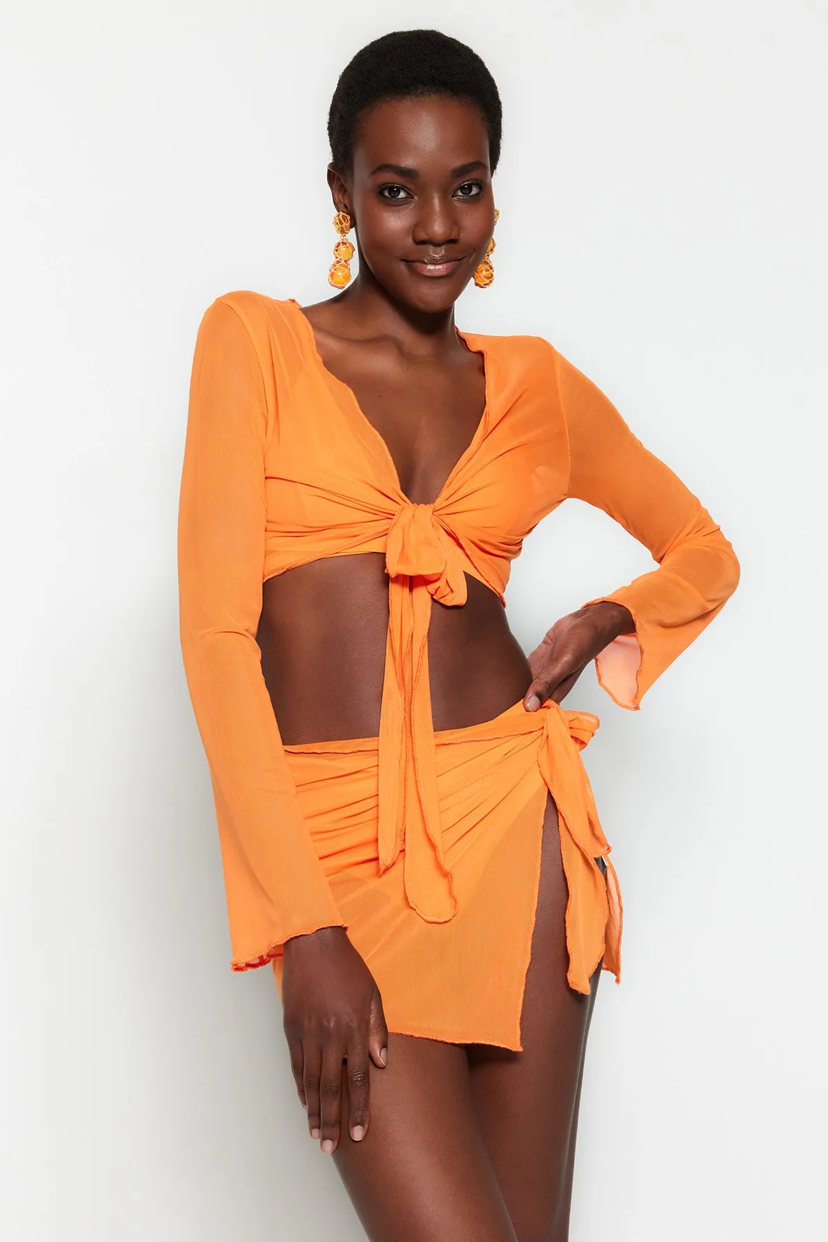 Trendyol Collection  Orangefarbenes Blusen-Rock-Set aus gewebtem, gebundenem Netzstoff TBESS23AU00033