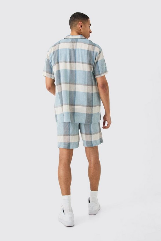 Strukturiertes kariertes Oversize Hemd und Shorts