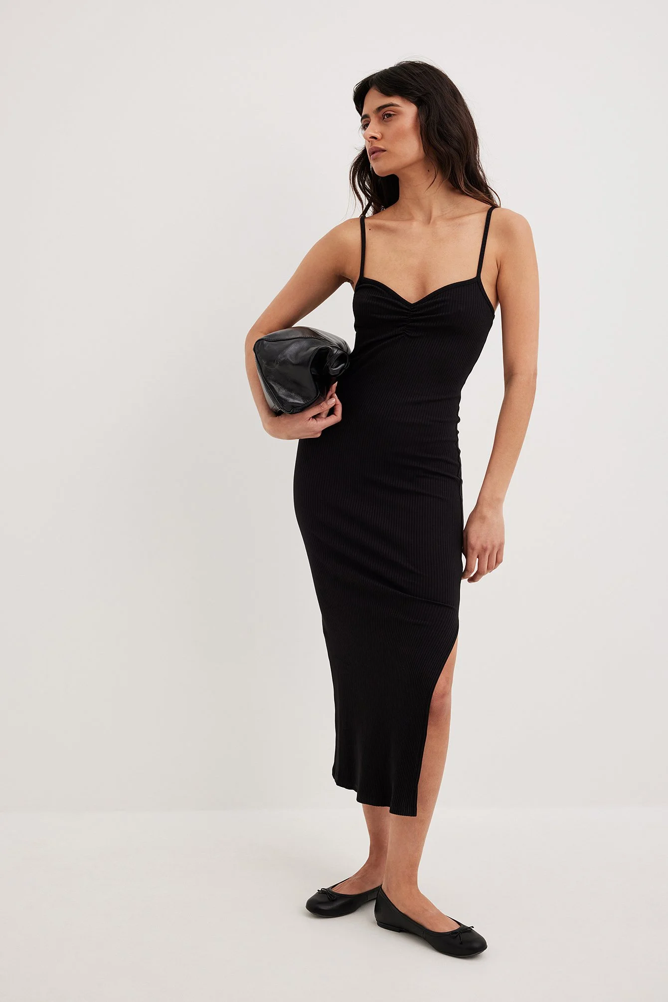 Midikleid mit Herzausschnitt und Riemen