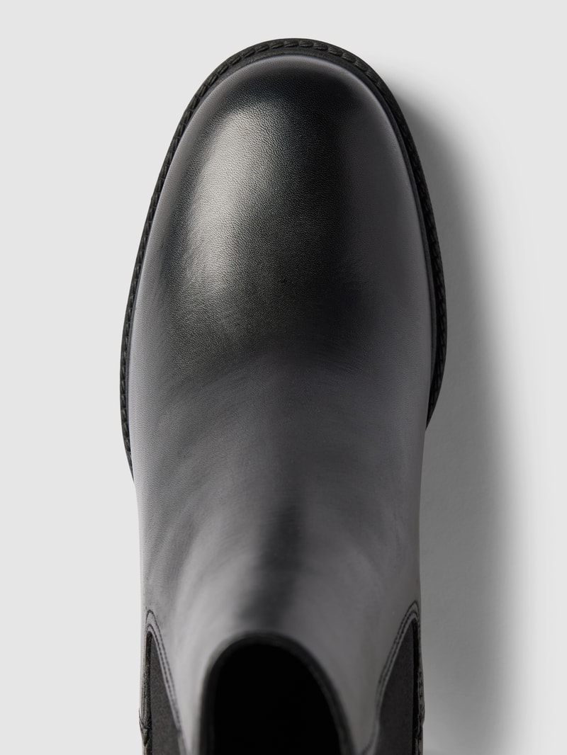 Chelsea Boots aus Leder mit Blockabsatz in schwarz
