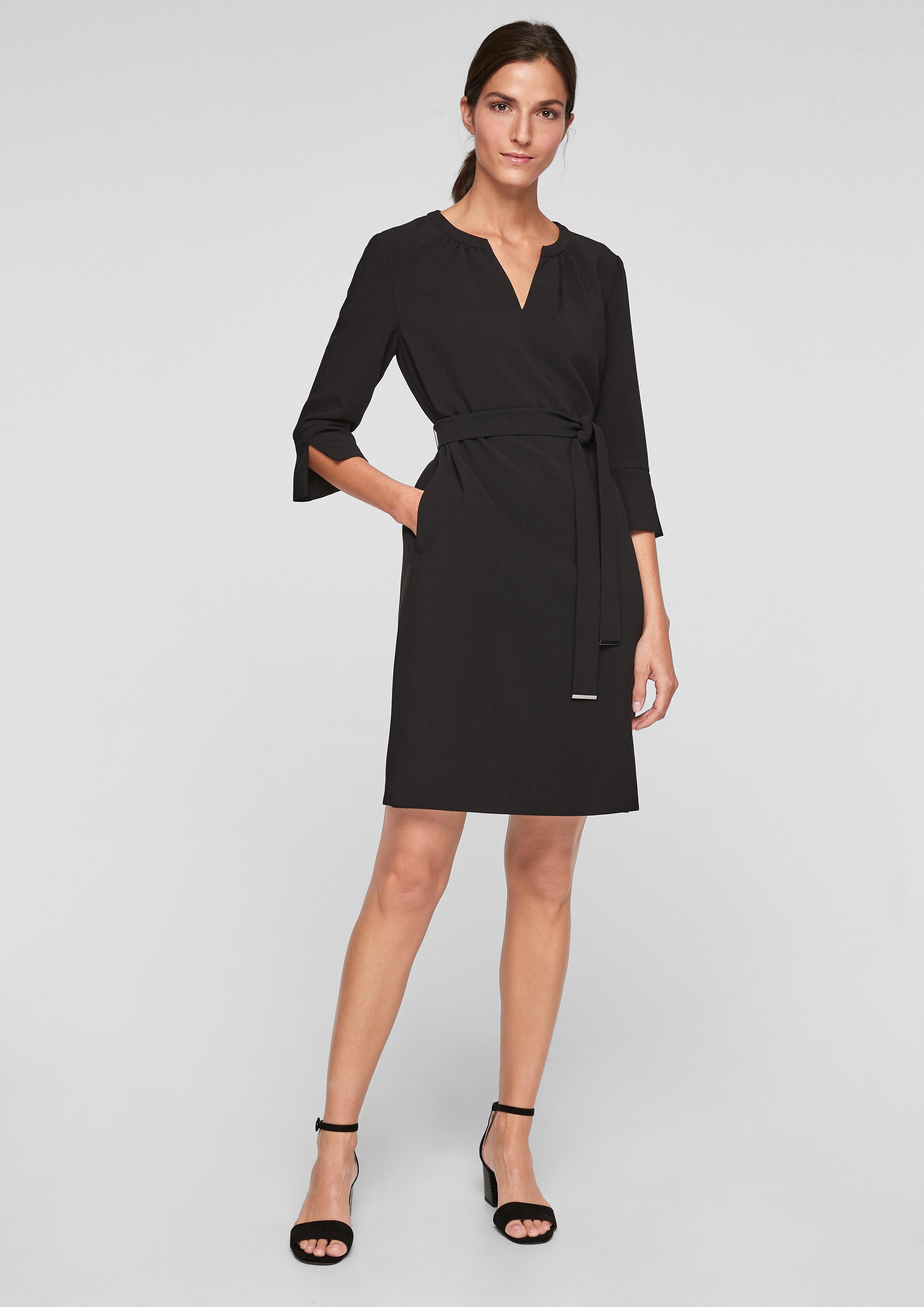 Elegantes Stretchkleid mit Gürtel  01.899.82.X157-9999