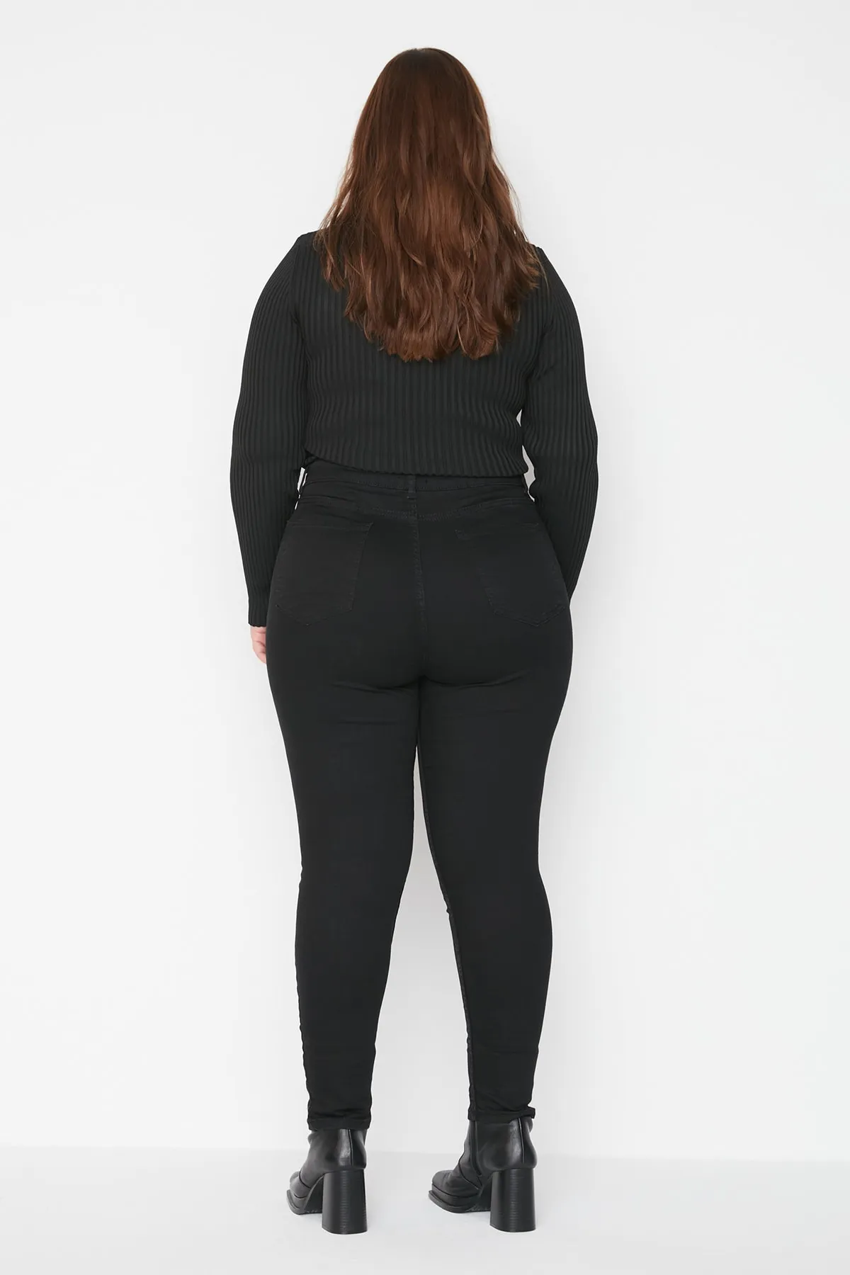 Trendyol Curve  Schwarze Skinny Jeans mit hoher Taille TBBAW23CJ00012