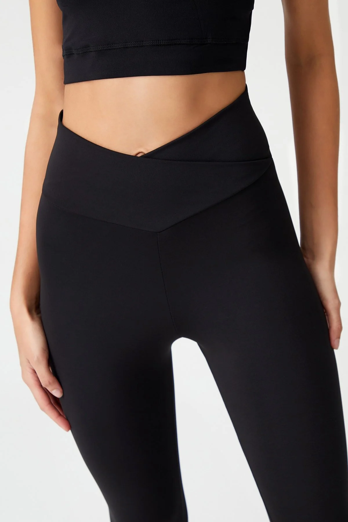 LOS OJOS  Schwarze Strumpfhose mit überkreuzter Taille und detailliertem Umschlag mit überkreuzter Taille