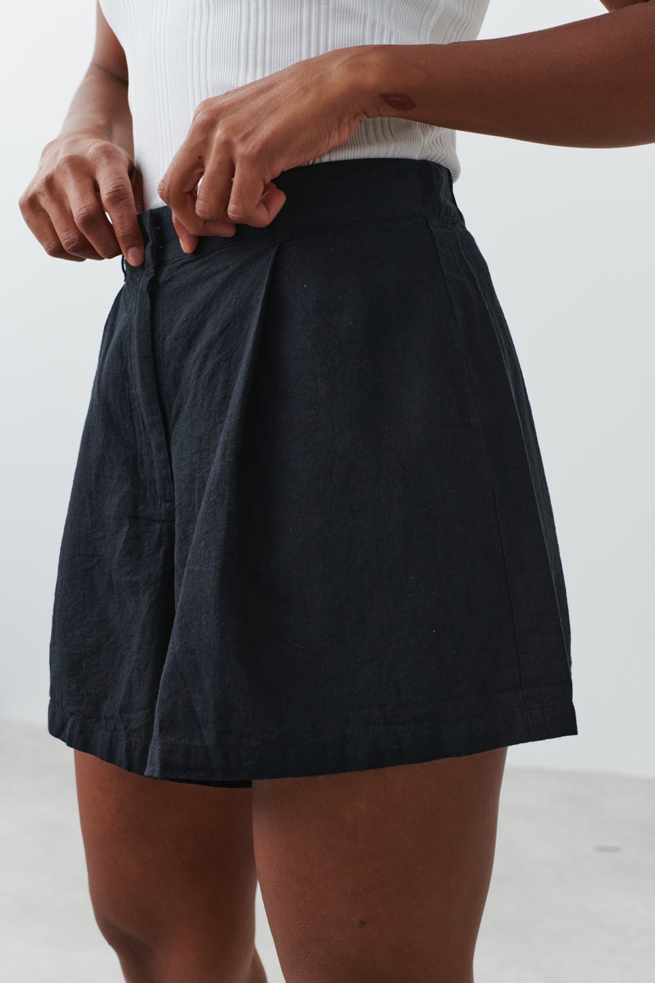 Sonja linen blend shorts