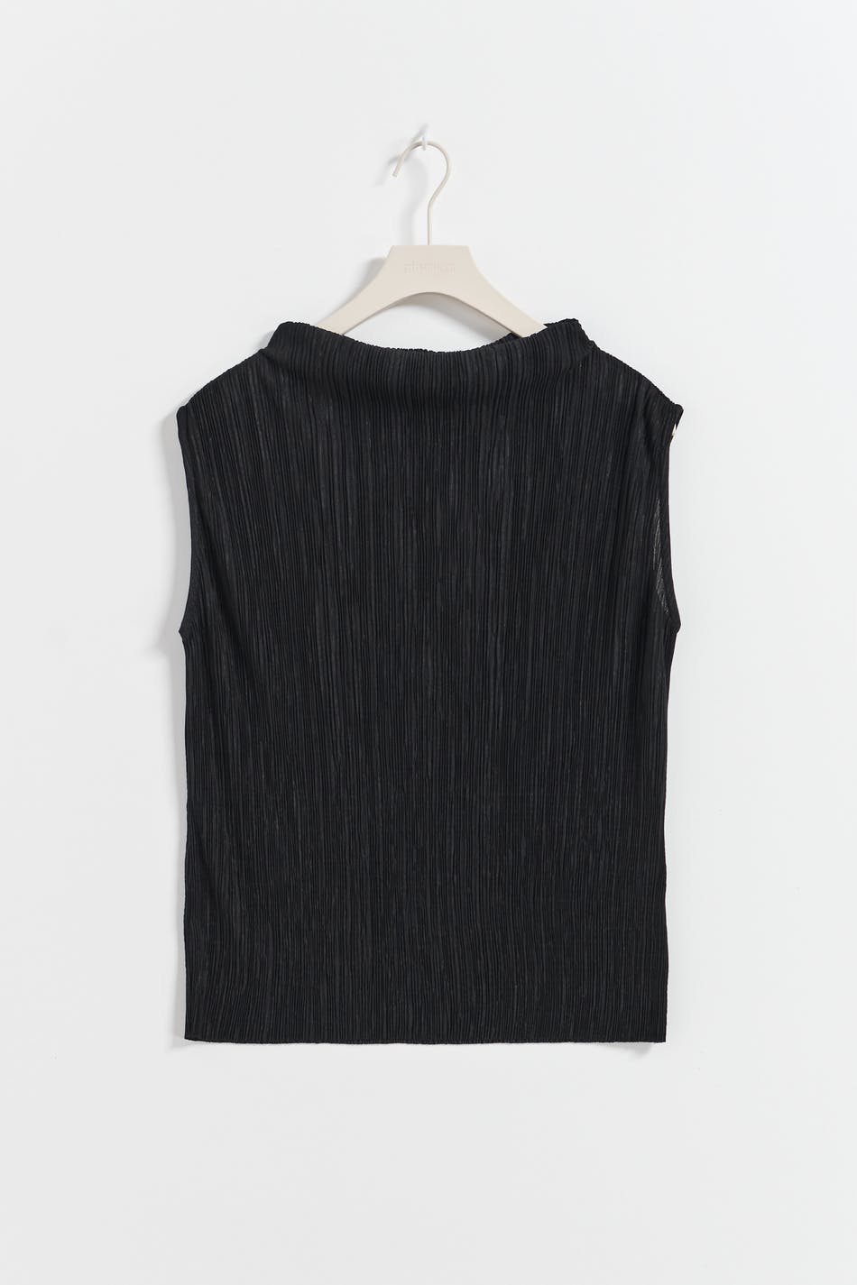 Plisse funnel neck top